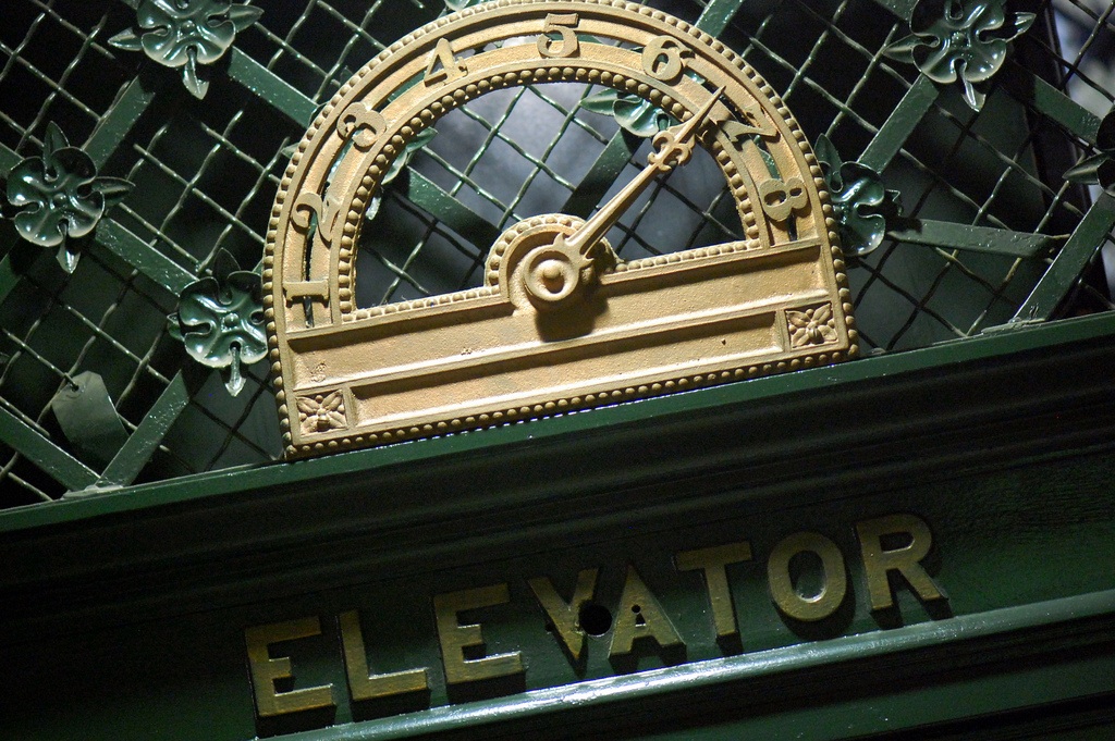 ElevatorFloorIndicator